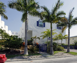 Lotus Townhomes in Miami Beach, FL - Building Photo - Building Photo