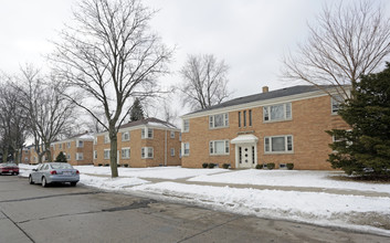 Blue Mound Crossing in Milwaukee, WI - Building Photo - Building Photo