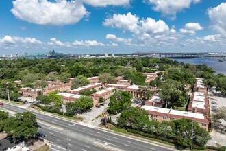 Colonial Point Condominiums in Jacksonville, FL - Building Photo - Building Photo