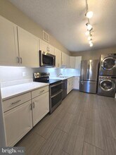 5902 Mt Eagle Dr in Alexandria, VA - Foto de edificio - Building Photo