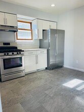 16 Oldwood Rd S in Port Washington, NY - Foto de edificio - Building Photo