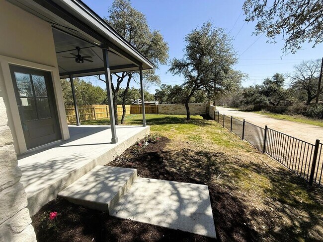 18208 Gregg Bluff Rd in Jonestown, TX - Building Photo - Building Photo