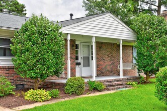 348 W Chickasaw Rd in Virginia Beach, VA - Building Photo - Building Photo