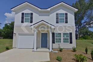 233 Topaz Ln in Macon, GA - Building Photo
