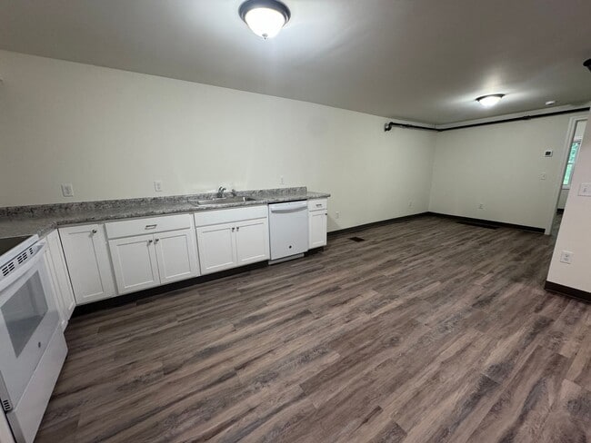 191 E Housatonic St in Dalton, MA - Building Photo - Building Photo