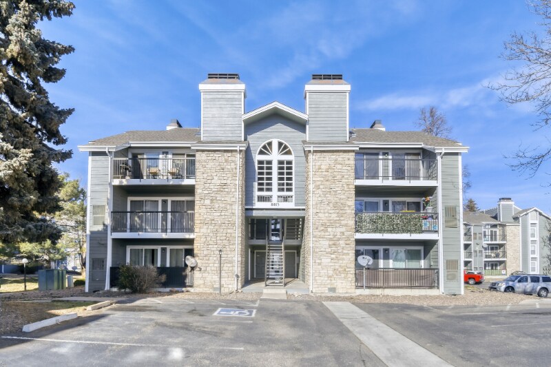 8813 Colorado Blvd in Thornton, CO - Foto de edificio