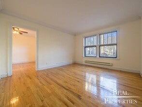 1121 W Oakdale Ave in Chicago, IL - Building Photo - Building Photo
