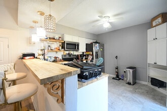 1500 W Esplanade Ave in Kenner, LA - Building Photo - Building Photo