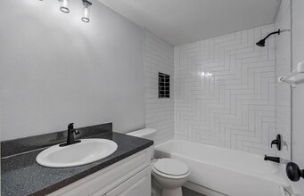 8850 Blind Pass Rd in St Pete Beach, FL - Building Photo - Building Photo