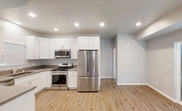 6105 Dorothy Dr in San Diego, CA - Building Photo - Building Photo