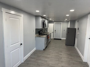 9402 N 16th St in Tampa, FL - Building Photo - Building Photo