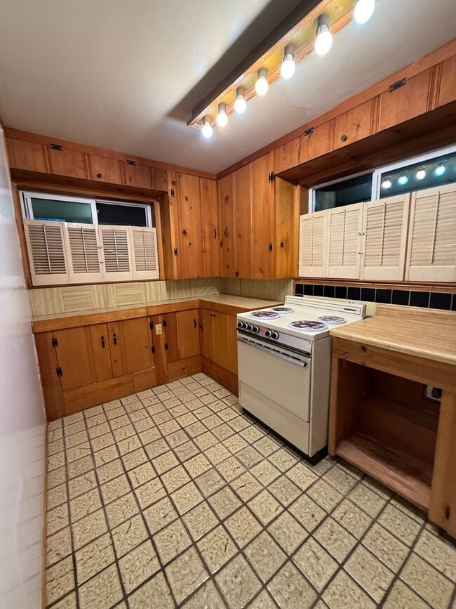 property at 729 Willow Wy