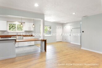 6601 SW Canyon Dr in Portland, OR - Building Photo - Building Photo