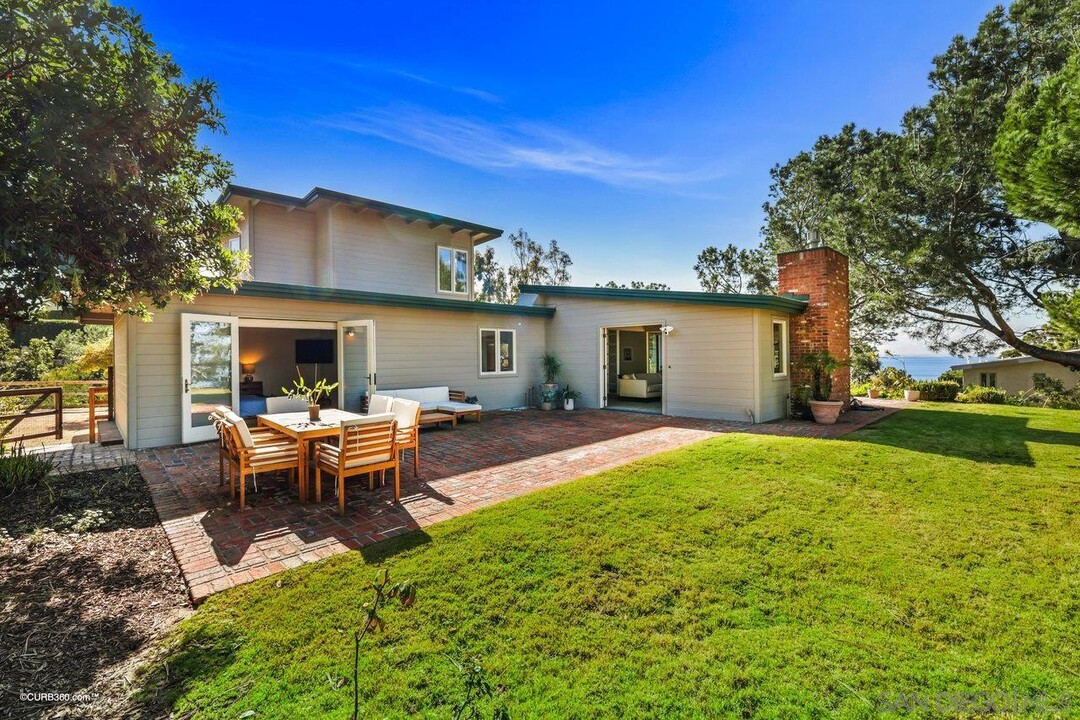 417 Serpentine Dr in Del Mar, CA - Foto de edificio