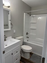 19499 Co Rd 2, Unit 1 in Bristol, IN - Foto de edificio - Building Photo