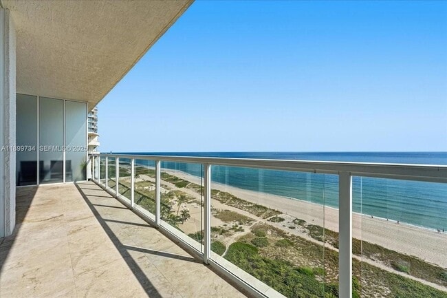 704 N Ocean Blvd, Unit 1002 in Pompano Beach, FL - Foto de edificio - Building Photo