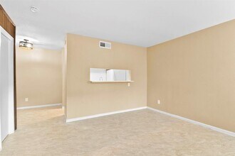 9550 Deering Dr in Houston, TX - Building Photo - Building Photo