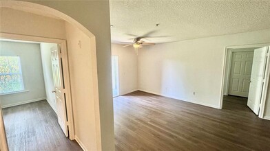 6530 Swissco Dr in Orlando, FL - Building Photo - Building Photo