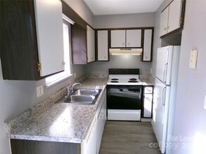 1351 N 6th St in Albemarle, NC - Foto de edificio - Building Photo