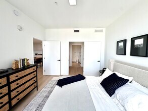 242 NW 32nd St, Unit A10 in Miami, FL - Foto de edificio - Building Photo