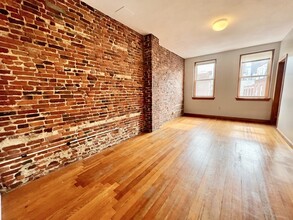 10 Fleet St, Unit 3 in Boston, MA - Building Photo - Building Photo