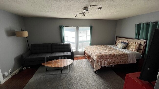 property at 4325 Coyle St