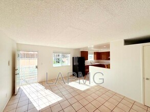 207 N Mathews St in Los Angeles, CA - Foto de edificio - Building Photo