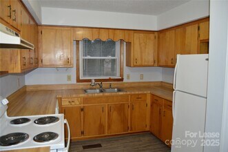 1231 15th Ave NW in Hickory, NC - Building Photo - Building Photo