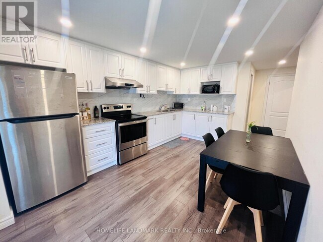 21 Plantain Ln in Richmond Hill, ON - Building Photo - Building Photo