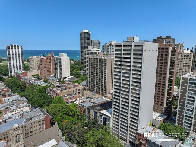 1435 N Dearborn St, Unit A in Chicago, IL - Building Photo - Building Photo