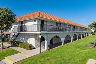 Villa Seville in Chula Vista, CA - Foto de edificio - Building Photo