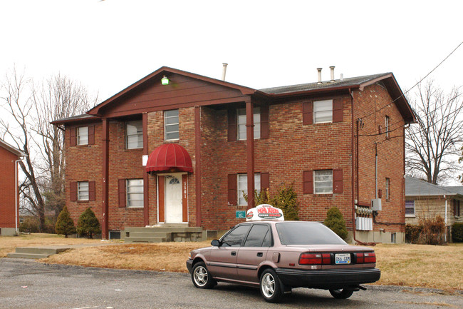 5501 Yucca Ln in Louisville, KY - Foto de edificio - Building Photo