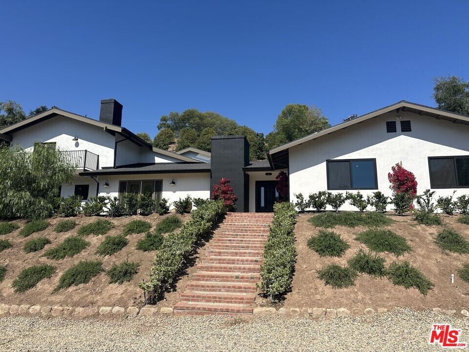 1131 Rancho Dr in Ojai, CA - Building Photo