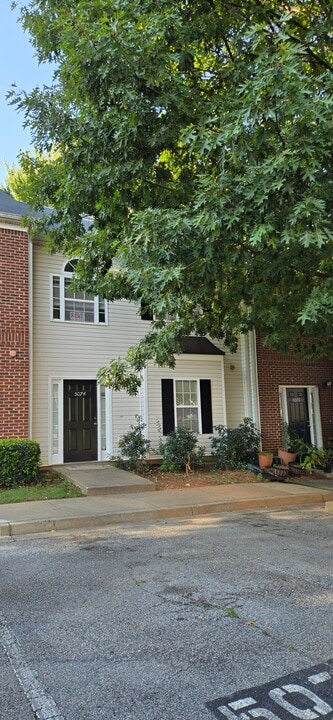 5074 Leeshire Trce in Tucker, GA - Building Photo
