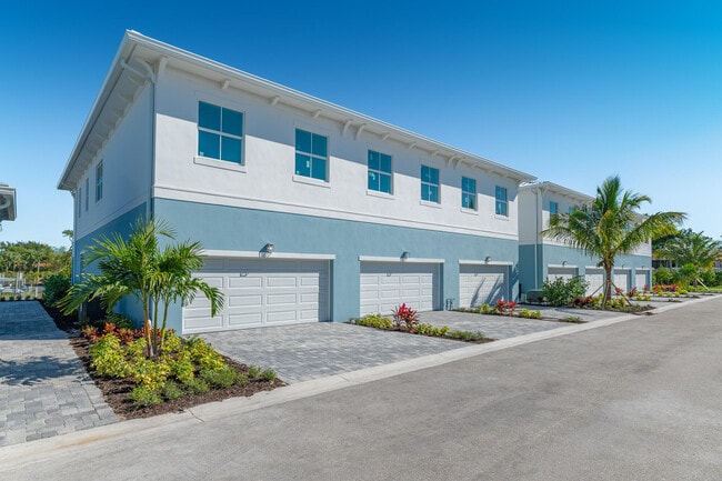 4674 SE Manatee Way in Stuart, FL - Building Photo - Building Photo