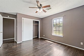 11610 Hillcroft Ave in Houston, TX - Building Photo - Building Photo