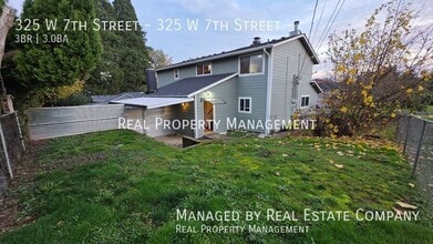 325 W 7th St in La Center, WA - Building Photo - Building Photo