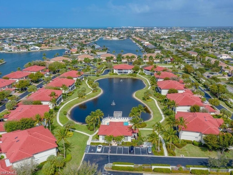 285 Waterside Cir, Unit 2-101 in Marco Island, FL - Building Photo