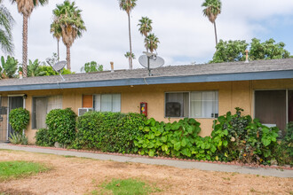 223-227 S Wayfield St in Orange, CA - Building Photo - Building Photo