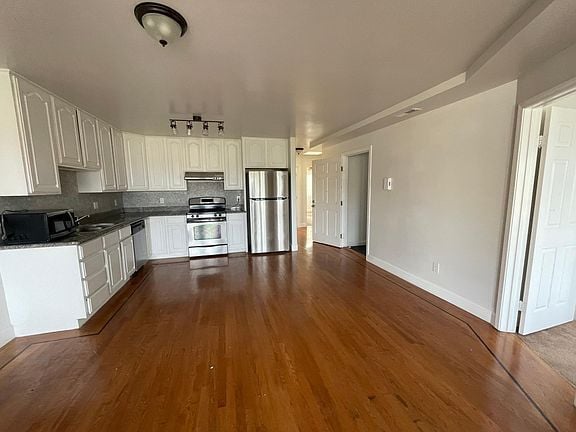 432 Russia Ave, Unit 432 Russia Ave.