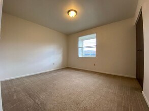 733 Hemlock Square in Zelienople, PA - Building Photo - Building Photo