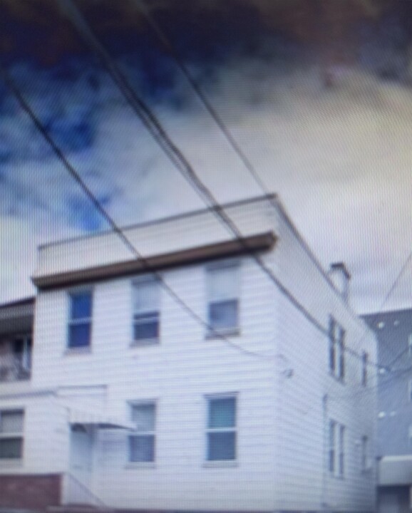 6814 Jackson St in Guttenberg, NJ - Building Photo