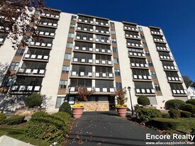 385 Massachusetts Ave in Arlington, MA - Building Photo