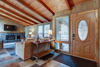 57314 Approach Ln in Sunriver, OR - Building Photo - Building Photo