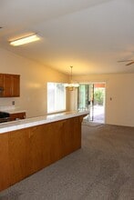 1327 Clipper Hills Dr in Bakersfield, CA - Building Photo - Building Photo