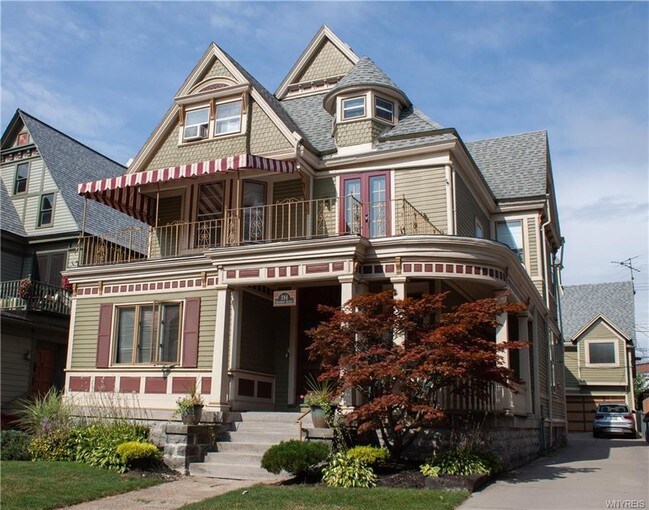 284 Richmond Ave-Unit -Second Floor in Buffalo, NY - Building Photo - Building Photo