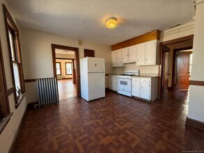 428 Chestnut St in New Britain, CT - Building Photo - Building Photo