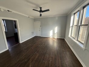 1022 E Hyde Park Blvd in Chicago, IL - Building Photo - Building Photo