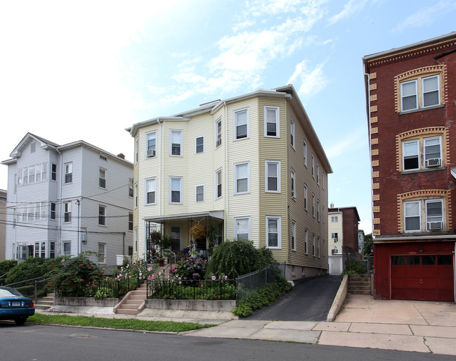 144 Grove St in New Britain, CT - Building Photo - Building Photo