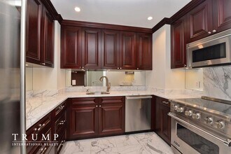 502 Park Ave-Unit -8-E in New York, NY - Building Photo - Building Photo